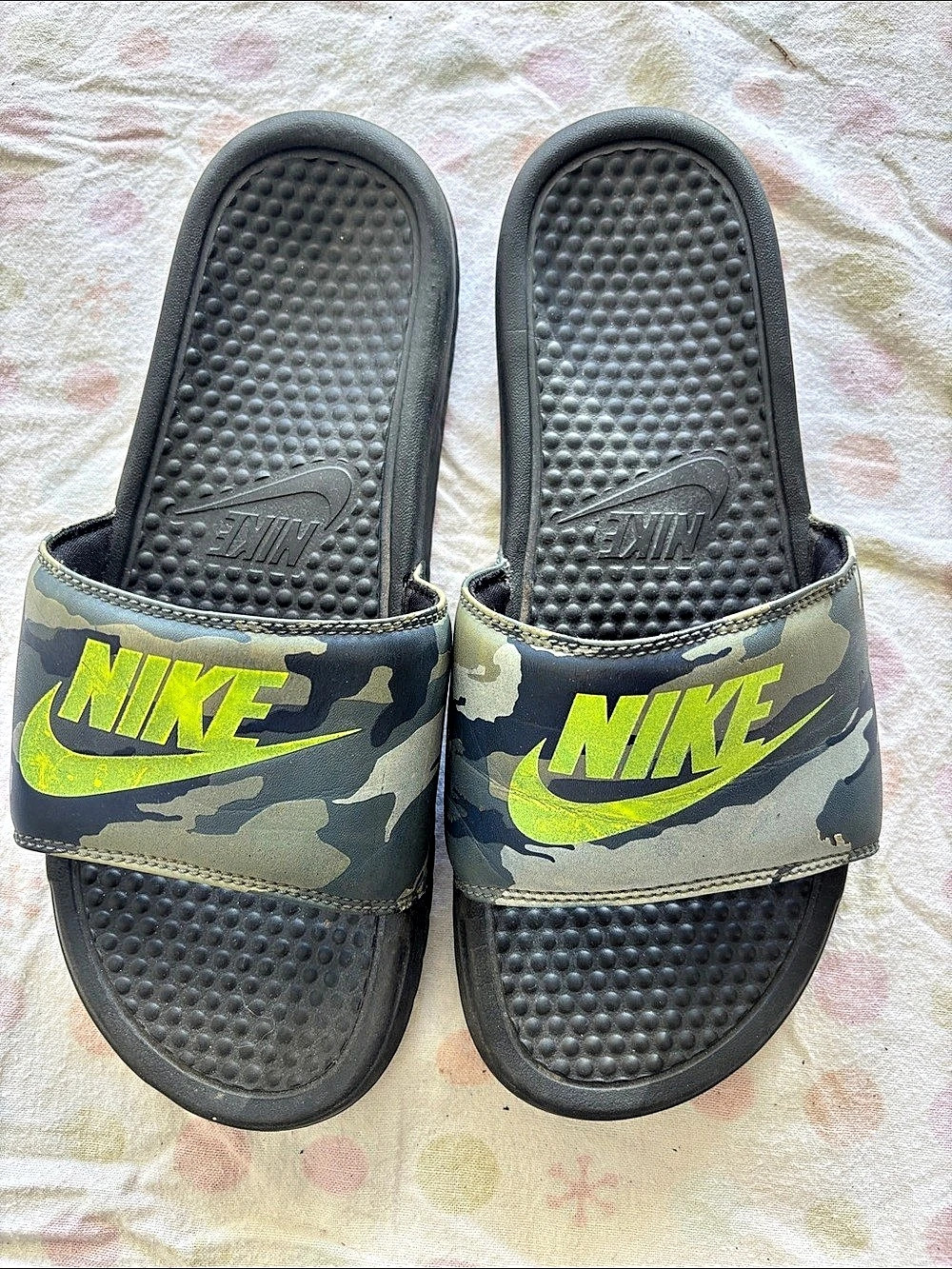 Nike Benassi Camo Slide Sandals in Green & Black